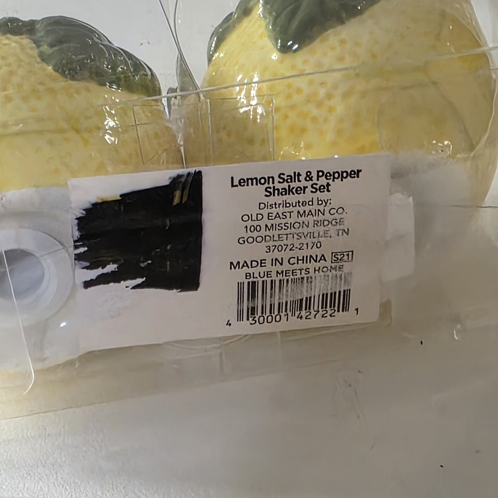 Lemon Shaped Salt and Pepper Shakers NWT - Picture 5 of 6
